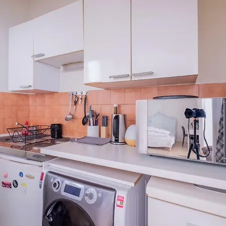Apartment **central** A Spacious Studio For 2 *