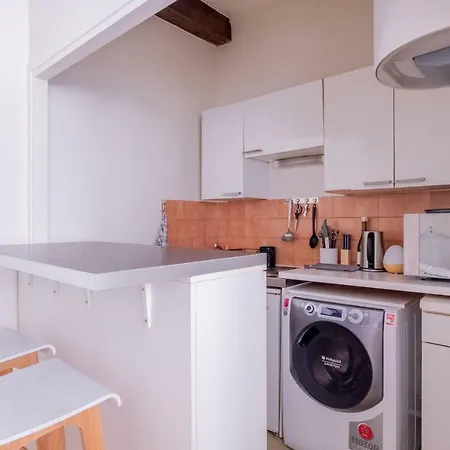 **central** A Spacious Studio For 2 *